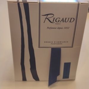 Rigaud medium candle . Chevrefeuille.